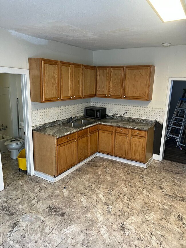 Building Photo - 618 S 14th St