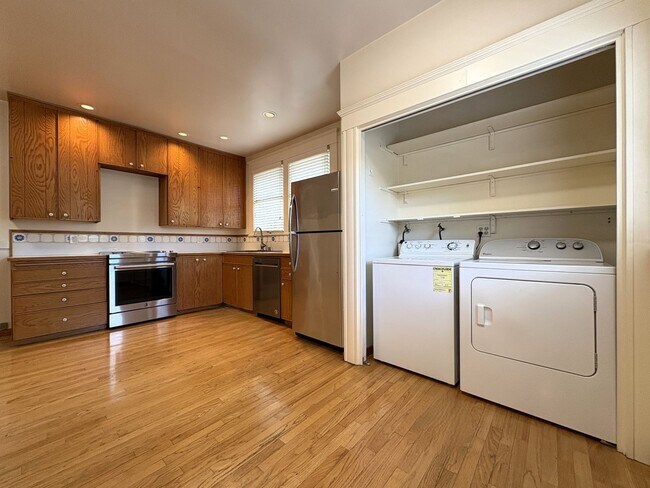 Building Photo - Charming Craftsman Style Home for Rent in ...