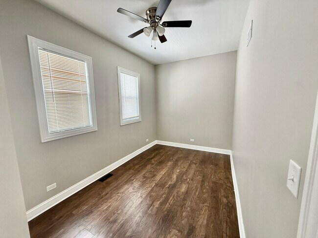 Building Photo - 10560 S Lafayette Ave