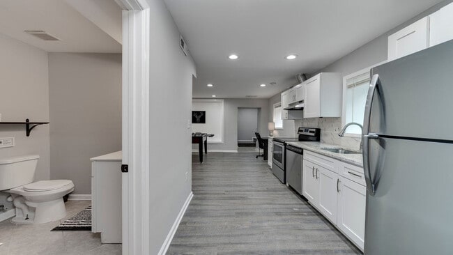 Building Photo - 48 E Reed Ave