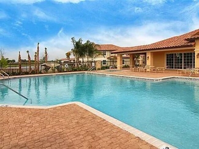 Building Photo - 8263 Miramar Way