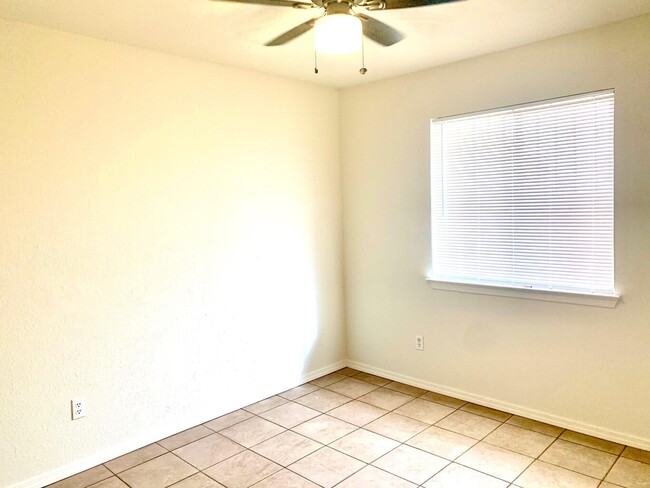 Building Photo - 12610 Kari Anne Dr