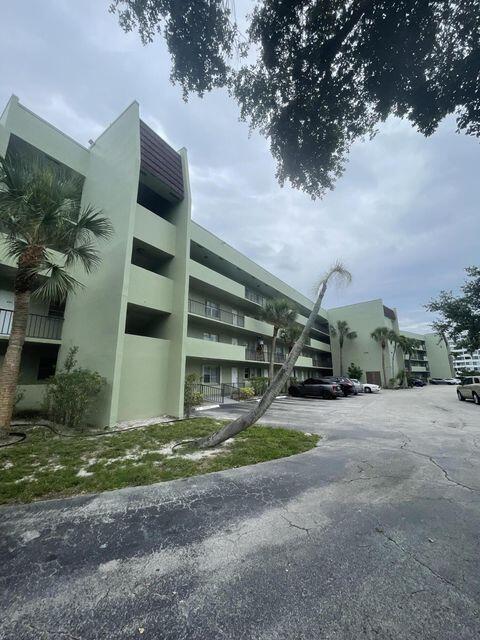 Building Photo - 1638 Embassy Dr