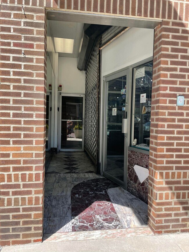 Building Photo - 711 Sansom St