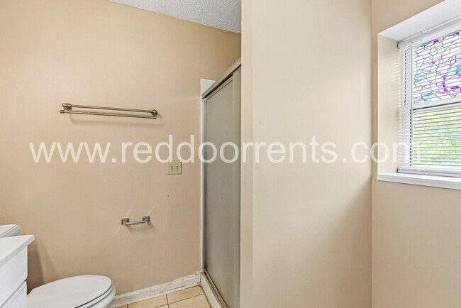 Building Photo - Beautiful 3-Bedroom, 2-Bath Home in Indian...