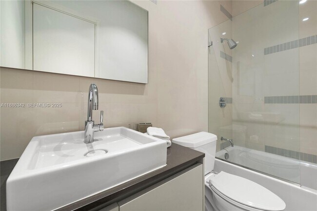 Building Photo - 440 S Hibiscus Dr