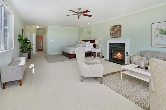 Building Photo - Spectacular Water Front Home With a Short Term  Lease to Start!