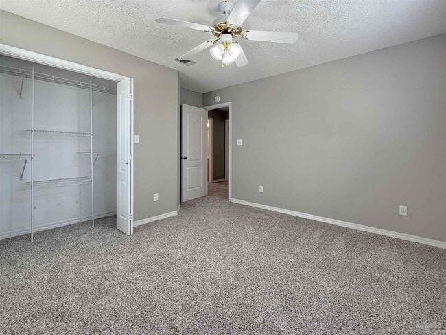 Building Photo - 2121 Pin High Dr