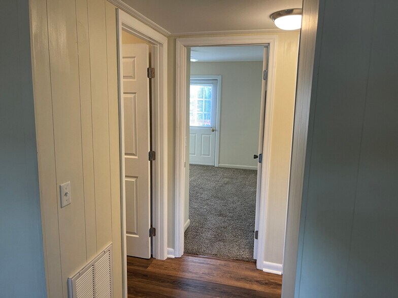 Building Photo - 539 E Morgan St