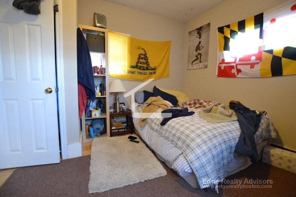 Building Photo - 20 Pratt St