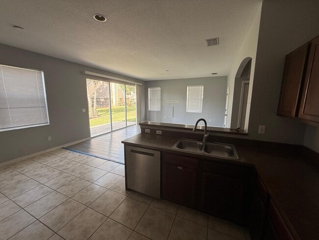 Building Photo - 3635 Pine Knot Dr