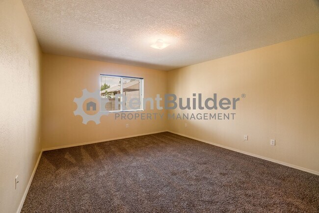 Building Photo - *** LEASE PENDING *** Please apply at your...