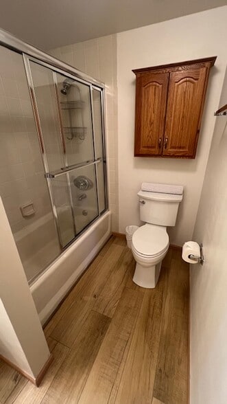 2nd bedroom bathroom - 640 Homestead Dr