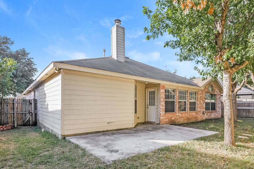 Building Photo - 1100 Hillwood Dr