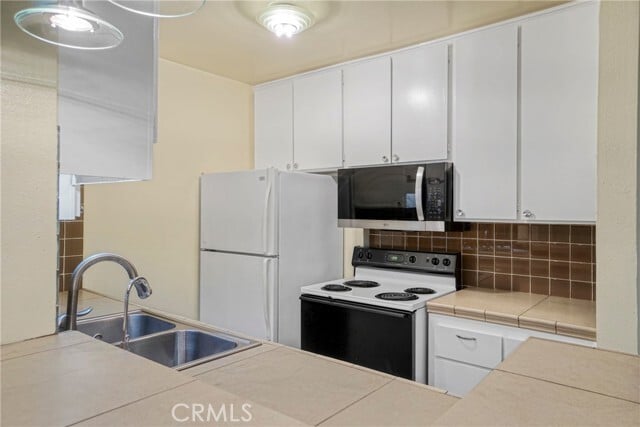 Building Photo - 8650 Gulana Ave