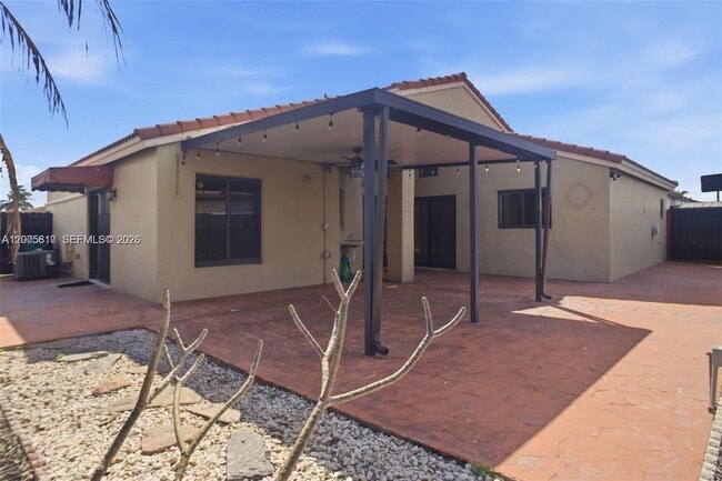 Building Photo - 561 SW 87th Ct