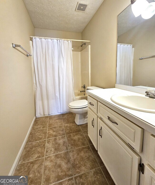 Building Photo - 303 Apache Dr