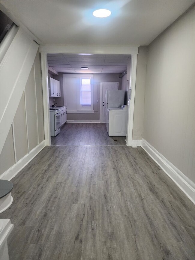 Building Photo - Conviently located 3 Bed 1 Bath Home in Ea...