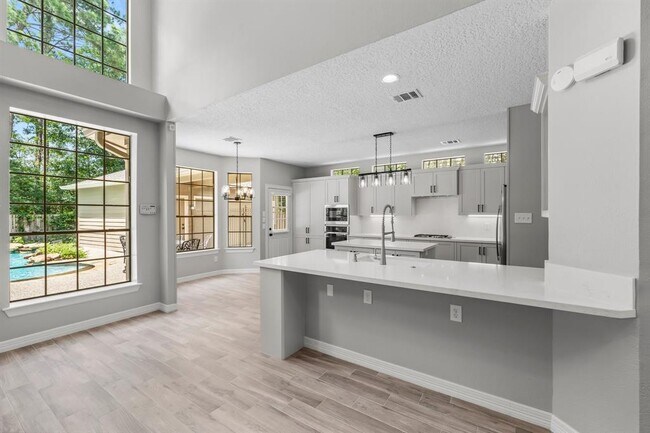 Building Photo - 6 Woodmere Pl