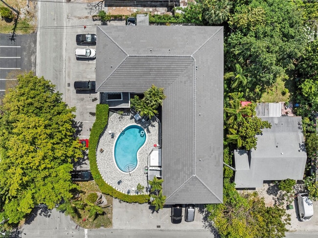 Building Photo - 640 NE 7th Ave