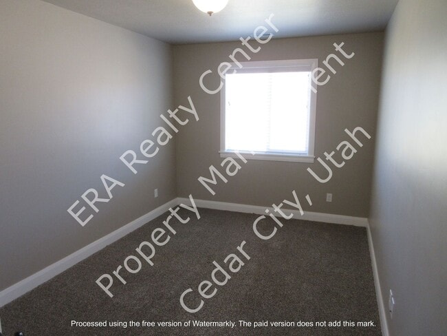 Building Photo - **Move-In Bonus!!! 3 bedroom, 2.5 bath - Newer town home living in the heart of Cedar City!