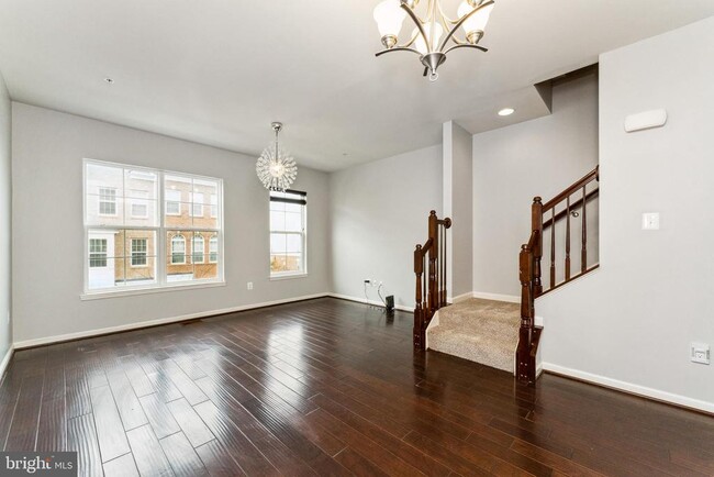 Building Photo - 7203 Silver Thorn Way