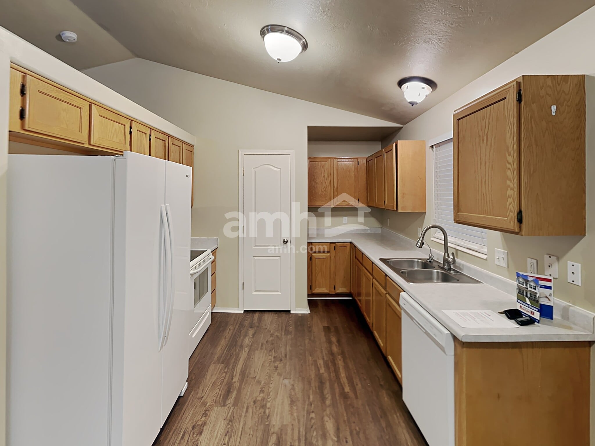 Building Photo - 6254 W Sarah Cir