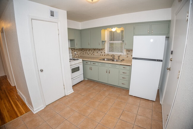 Building Photo - 121 Bolton Dr