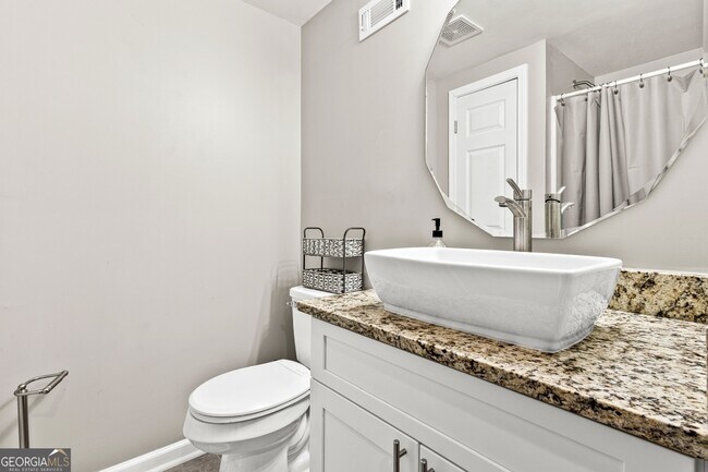 Building Photo - 7155 Laurel Creek Dr