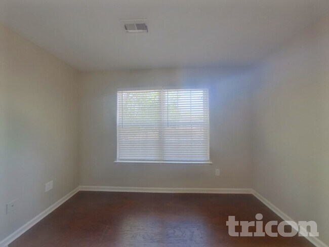 Building Photo - 204 Yukon Dr