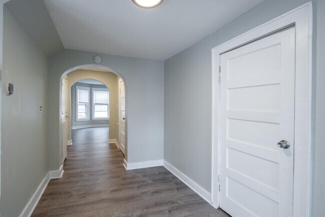 Building Photo - 1327 1st St