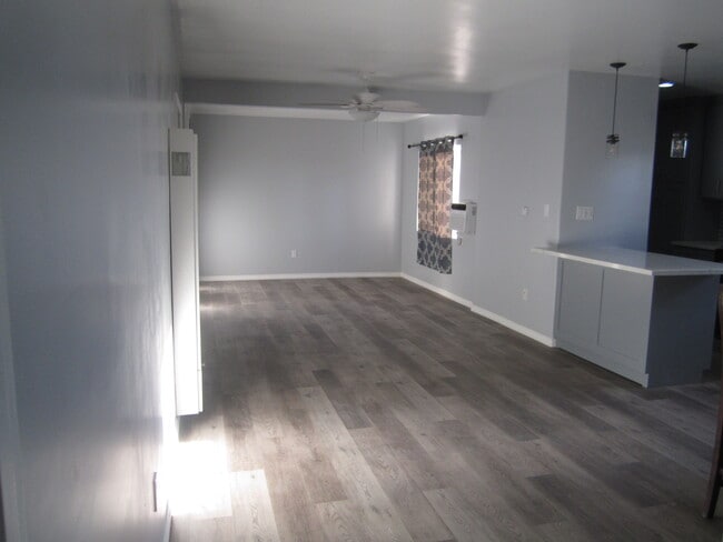 Building Photo - 720 W 214th St