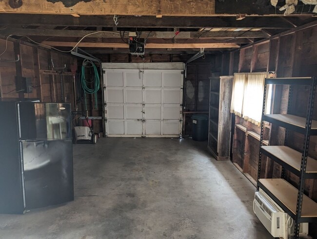 Building Photo - Cozy, Pet Friendly Northside Home