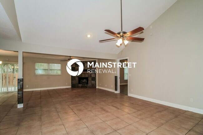 Building Photo - 3 Bedroom Pet-Friendly Home in LONGWOOD, F...