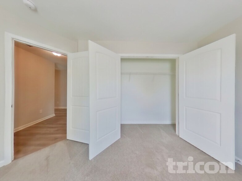 Building Photo - 424 Hyder Ct