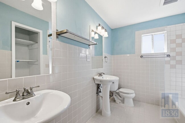 Building Photo - 2416 S 5th St