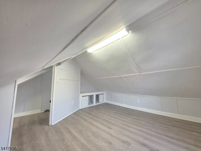 Building Photo - 8 Lincoln Ave