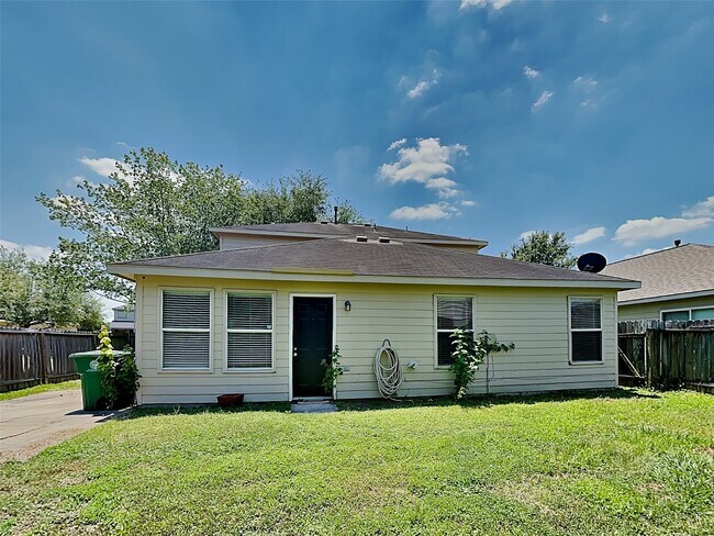 Building Photo - 8915 Chisholm Wood Ln