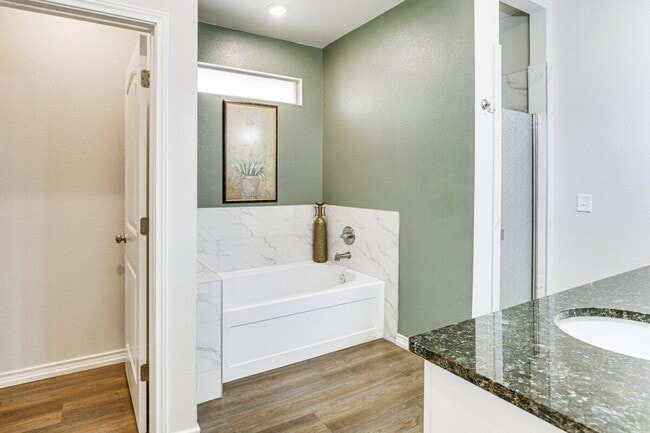 Building Photo - 806 E 19th St