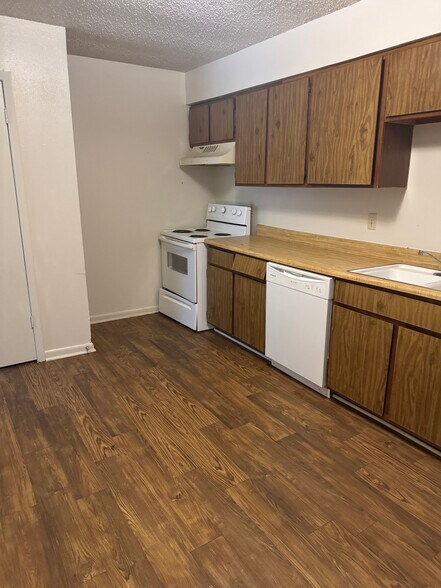 Building Photo - 3025 Bernice St