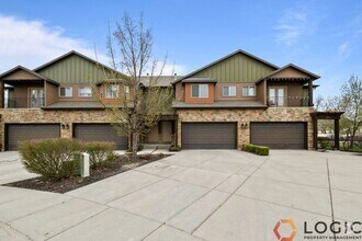 Building Photo - Beautiful Townhome in Midvale!