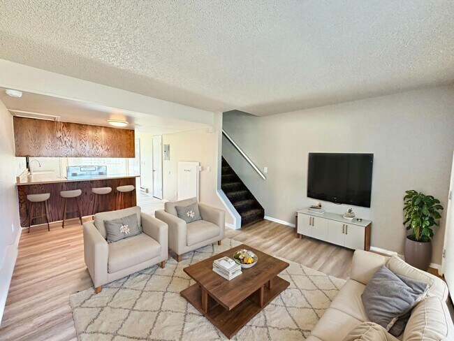 Building Photo - Two-Level 2BR with Fenced Yard & Washer/Dryer Hookups