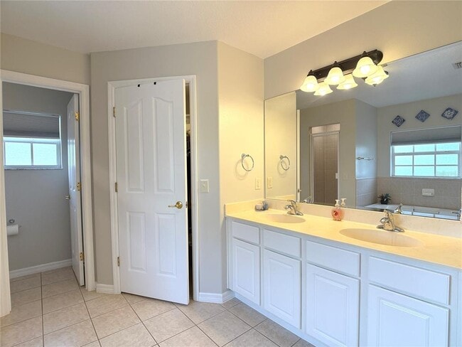 Building Photo - 104 Vista Loop