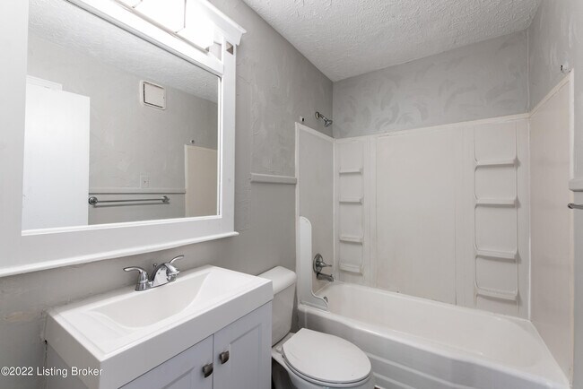 Building Photo - 1008 Meadow Hill Rd