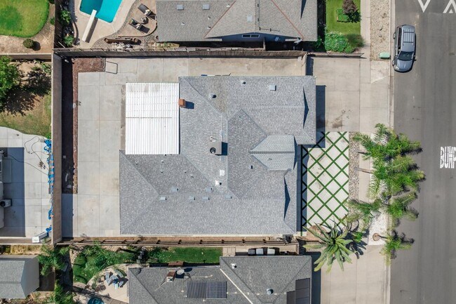 Building Photo - 6552 N Augusta St