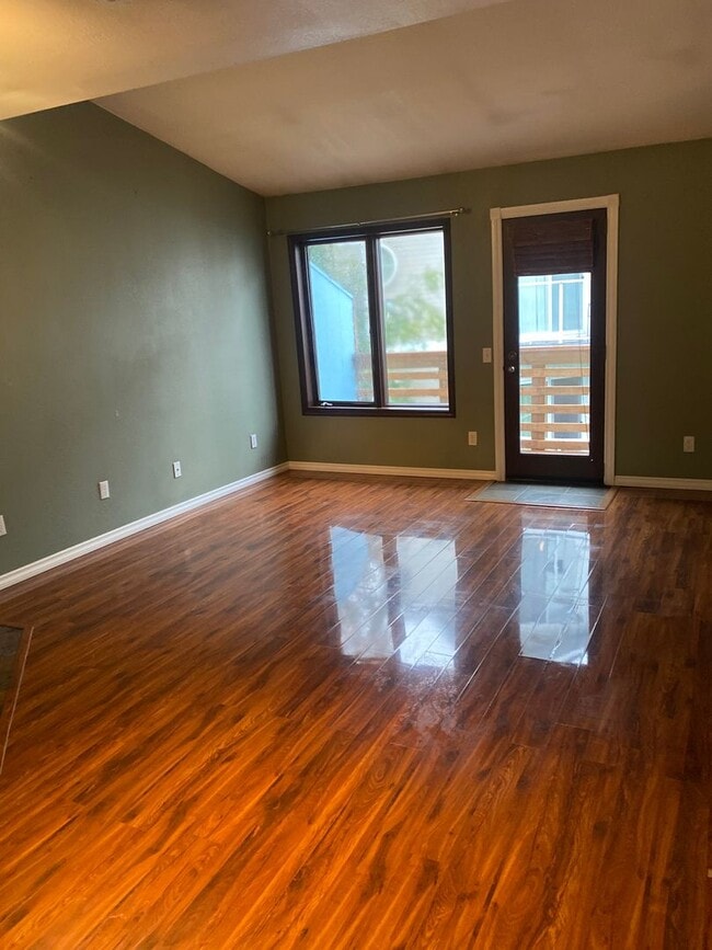 Building Photo - Stunning 2 Bed / 1.5 Bath East Anchorage T...