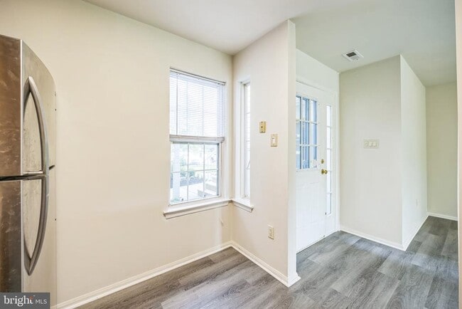 Building Photo - 905 Rabbit Run Rd