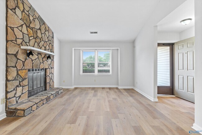 Building Photo - 1008 Fieldstone Ct SE