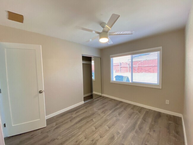 Building Photo - 5266-5268 Tipton St