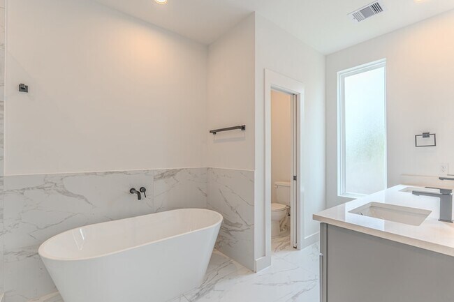 Building Photo - 7707 Inwood Grv Ln